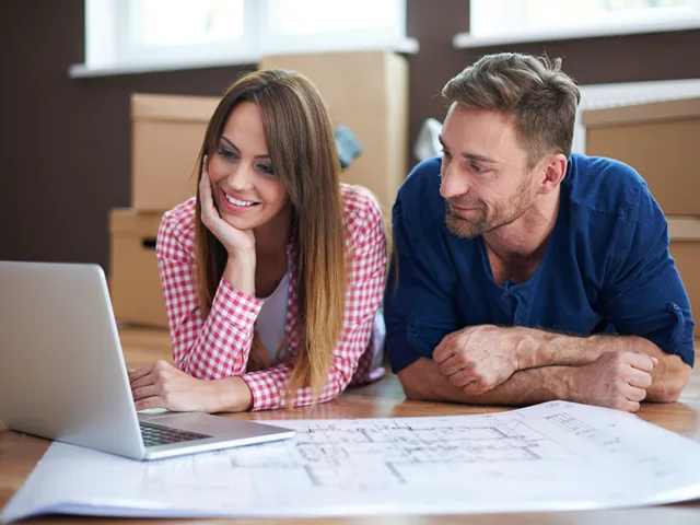 Majitelé porovnávají orientační cenu nemovitosti u notebooku